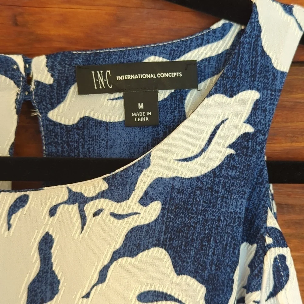INC International | Floral Flowy Blue White Shoulder Cutout Tank Top Size M - Picture 6 of 7
